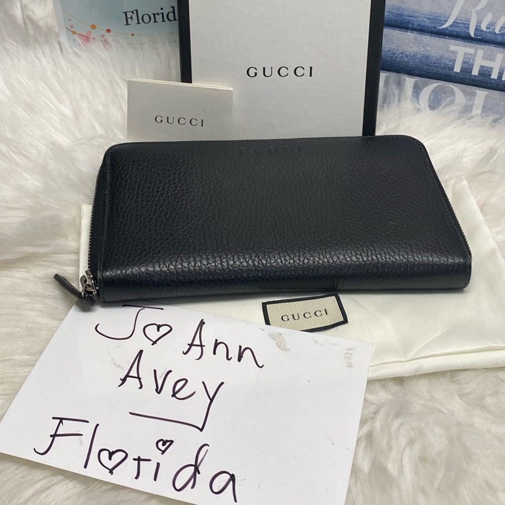 💗💗💗SOLD💗💗💗

🤩🤩BLACK TRAVEL ORGANIZER WALLET🤩🤩